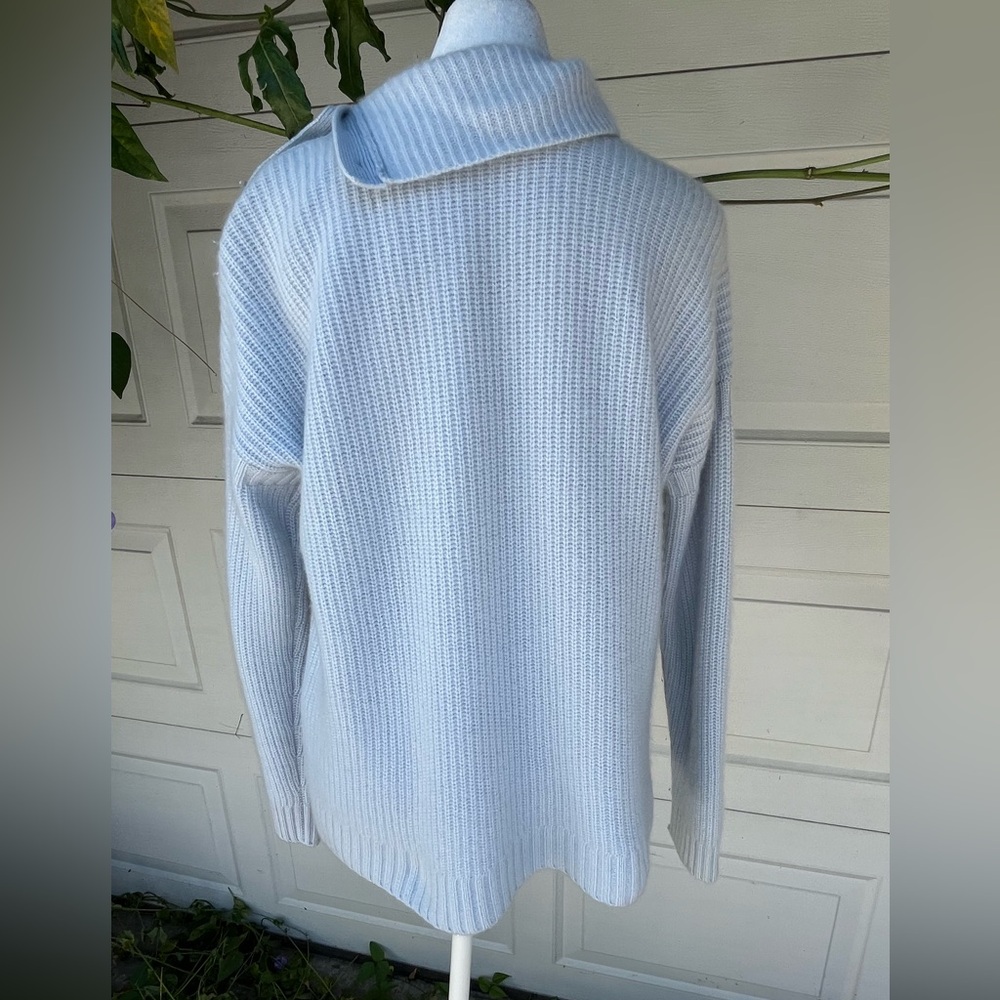 Women's Garnet Hill soft blue cashmere sweater M - Picture 2 of 4